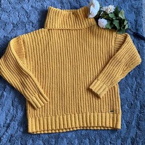 HOLLISTER THICK KNIT SWEATER